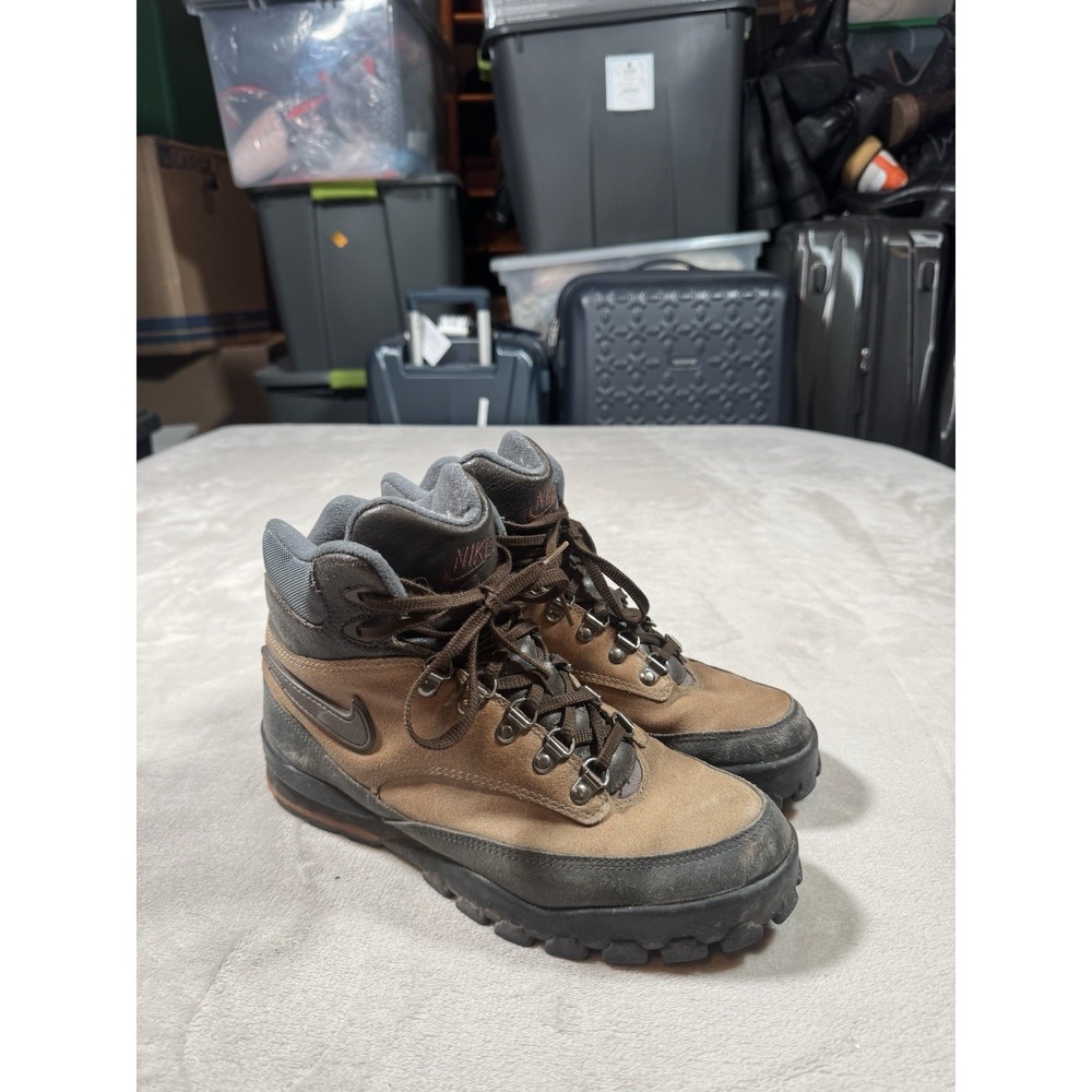 Vintage 90s Nike ACG Hiking Boots Size 9 Brown